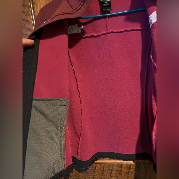 The North Face Softshell Jacket Womens Small S TNF Apex Maroon Full Zip Size S - Picture 13 of 16